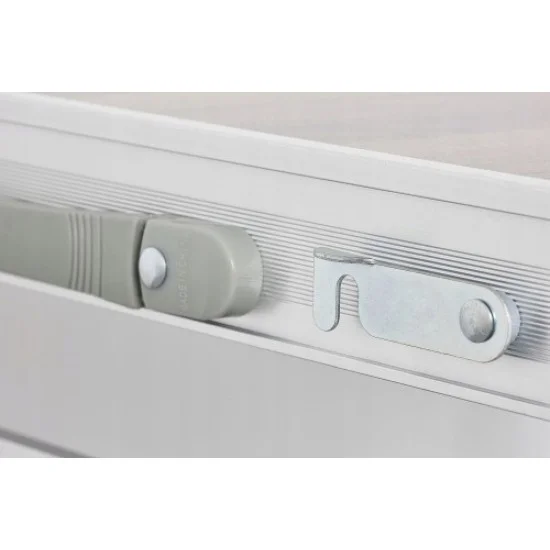 Сгъваема маса за къмпинг MAXIMA, С 4 стола и отвор за чадър, Бяла 60021001